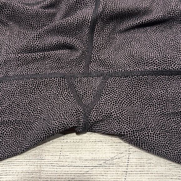 🍋Women’s Lululemon Wunder Under Crop Hi-Rise Full On Luxtreme 21” size 6🍋 - Picture 8 of 16